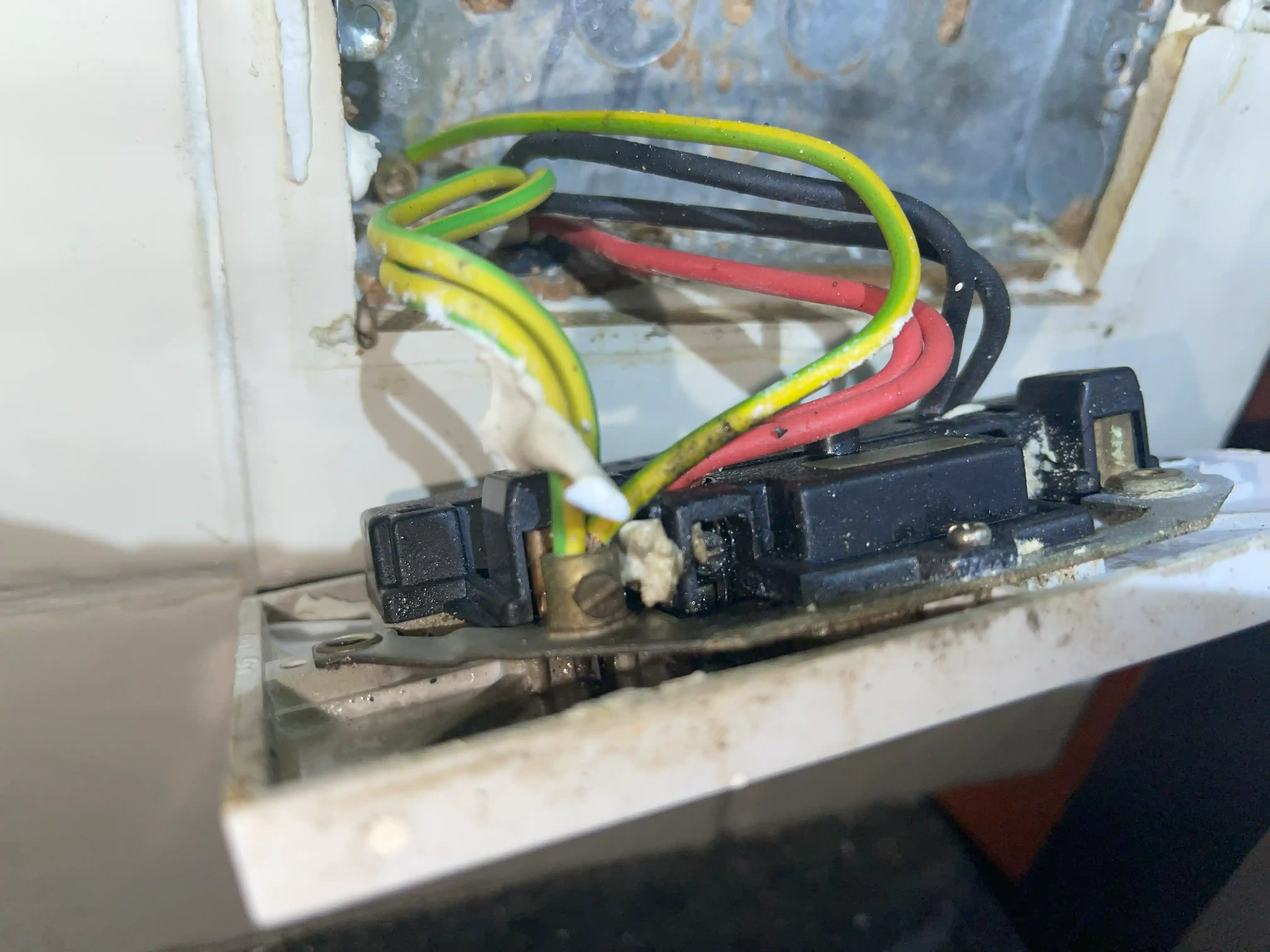 24 Hours Emergency Electrician near Kenley